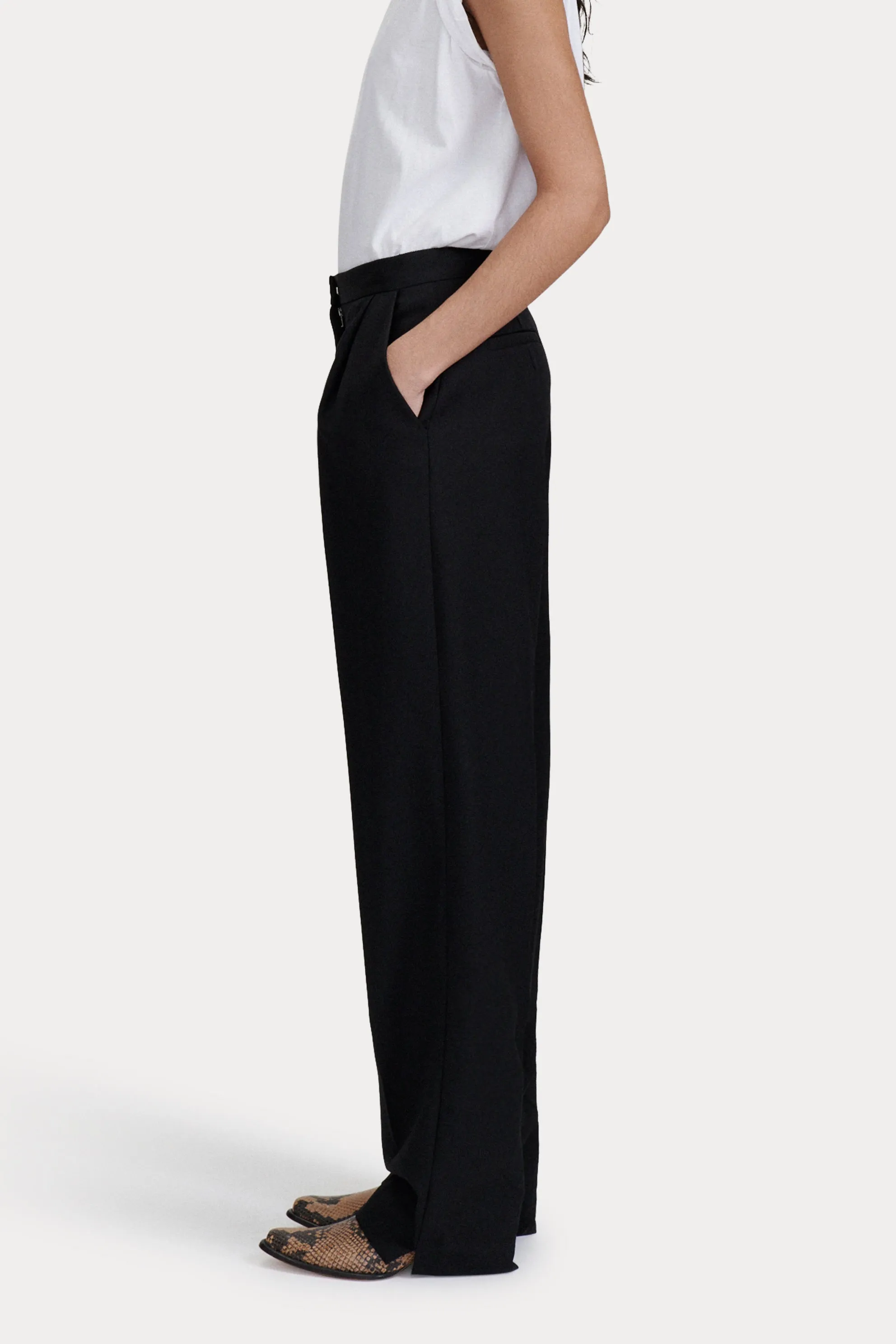 Alba Pant