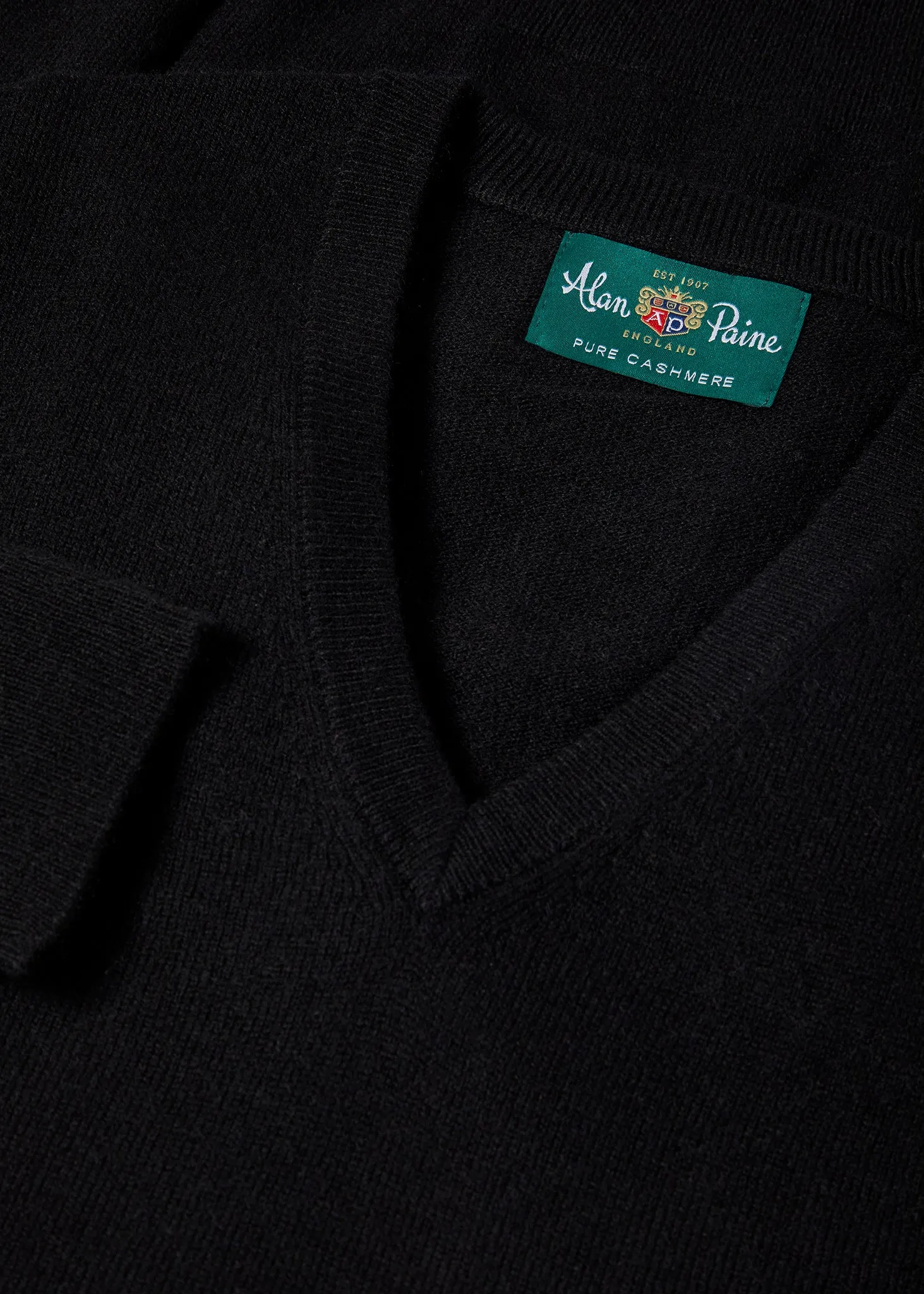 Haddington Cashmere Jumper in Black - Regular Fit